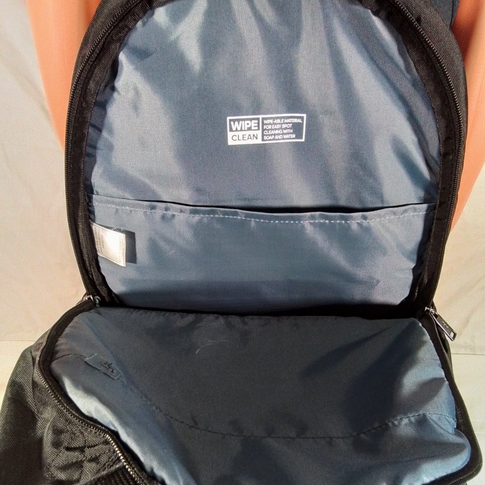 Adidas Defender Backpack-NWT-Black/Black-Water Resistant-Sturdy-Wipe Clean - Picture 5 of 9